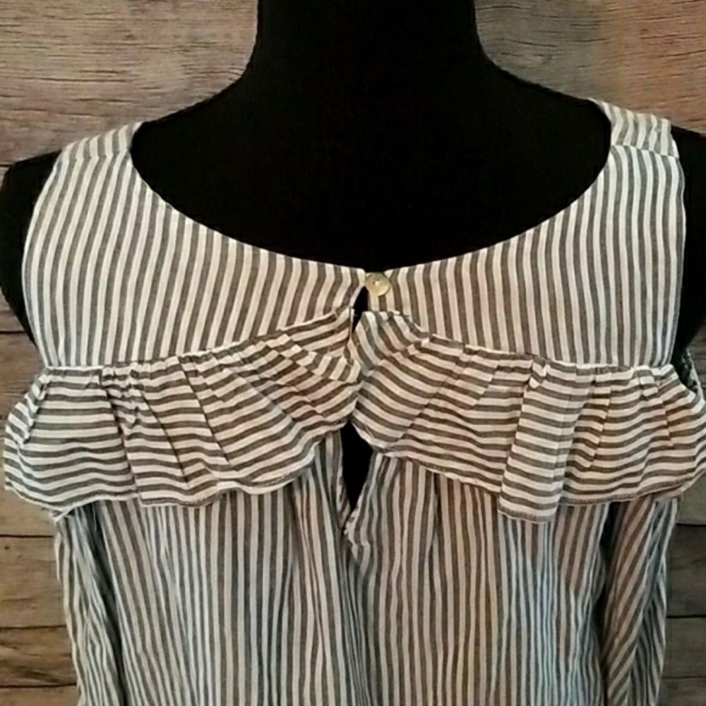 CUTE OFF SHOULDER GRAY STRIPED TOP - Picture 6 of 9